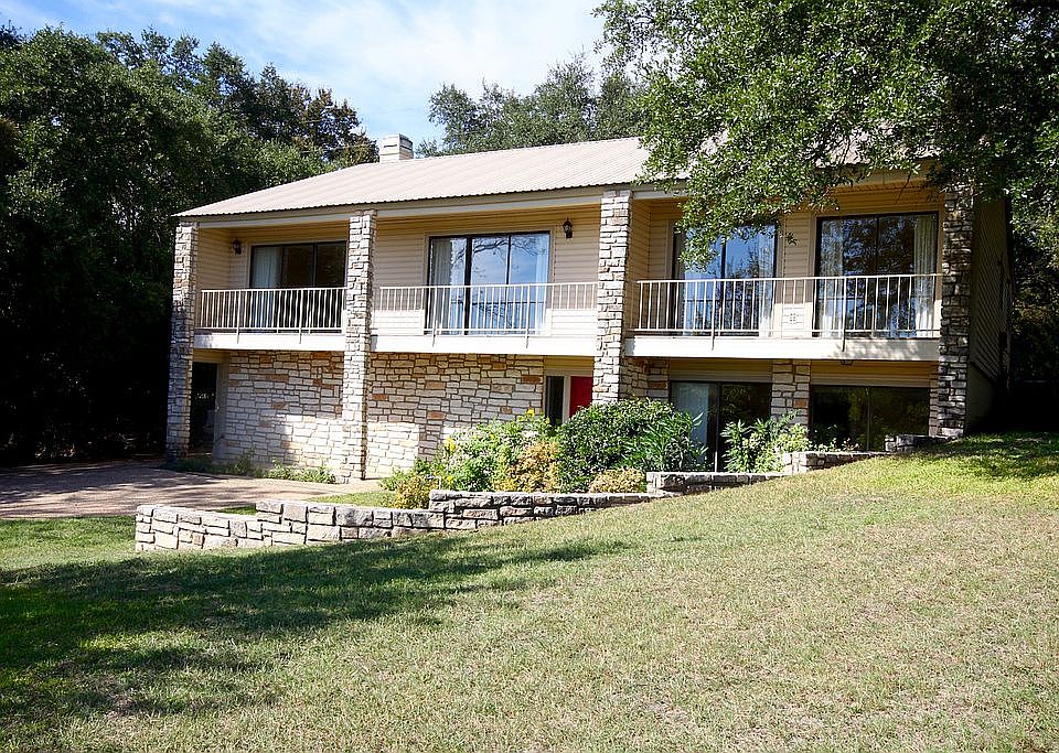 1st image of 812 De Grummond Way
