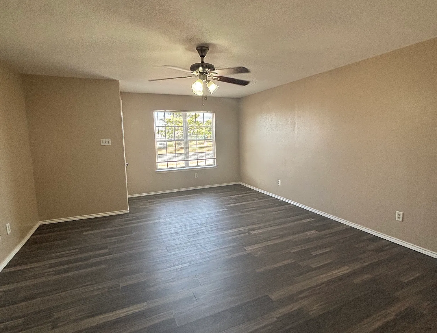 3 bed, 1053 sqft, $1,250 — Photo 2
