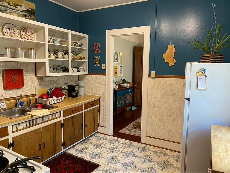933 Louisa St — Photo 14