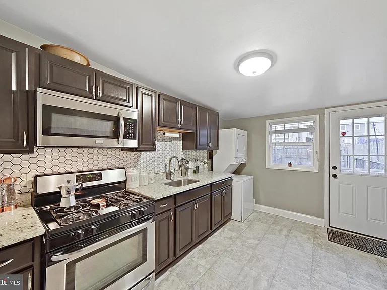 3319 Paine St — Photo 4