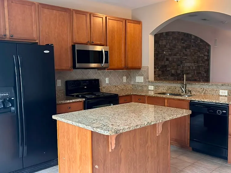 100 Stratford Lakes Dr #105 — Photo 6