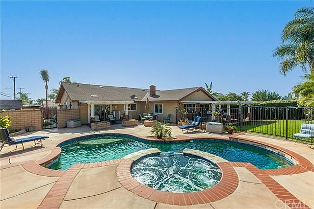 1st image of 1399 Gardenia Ln