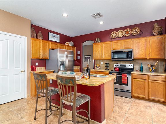 4th image of 1001 E Silverwood Dr