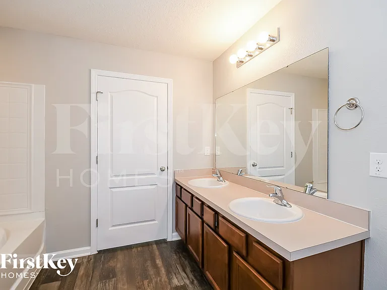1939 April Oaks Dr — Photo 10