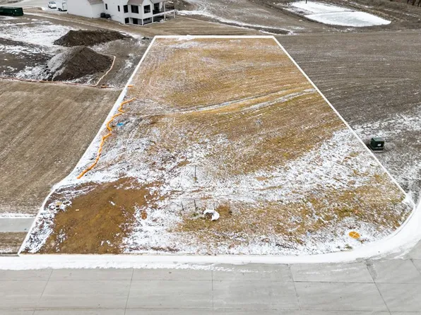 3551 NW 183rd St, Clive, IA 50325