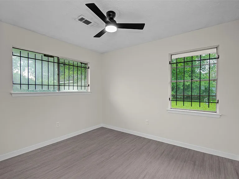 7329 Gleason Rd — Photo 12