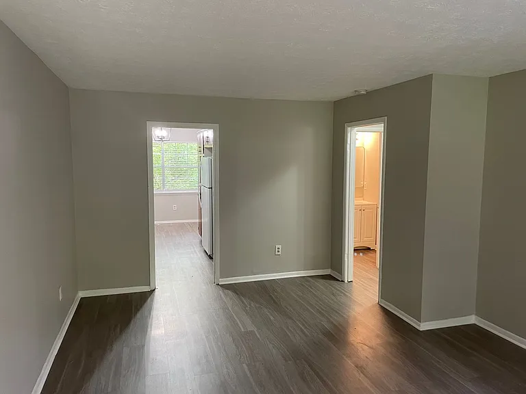 533 Elder St — Photo 3