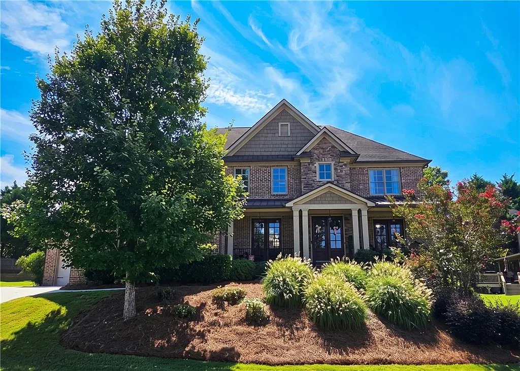 5 bed, 4.0 bath, 3994 sqft, $5,000 — Photo 2