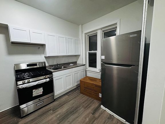 3rd image of 131 Woodlawn Ave #2E