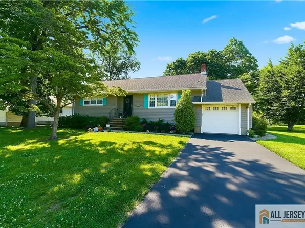 708 Sunbrite Ln, Piscataway, NJ 08854