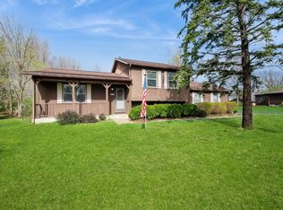 5951 Shiloh Ln, Cedar Rapids, IA 52411