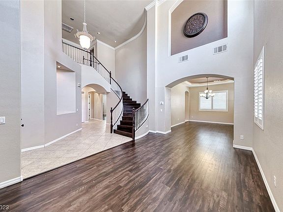 5th image of 8073 Villa Belen St