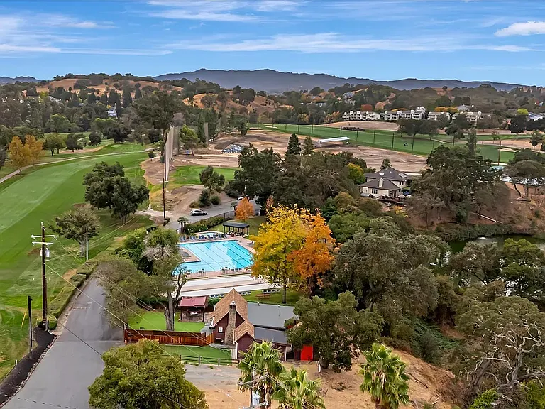 825 Golf Club Cir — Photo 16