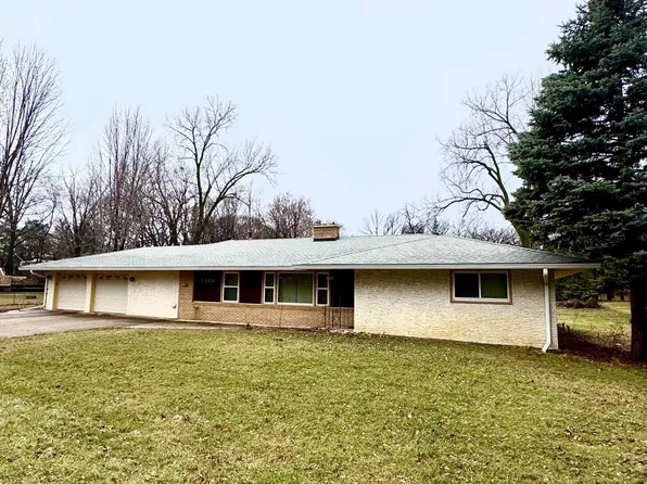 7560 Groveland Rd, Mounds View, MN 55112