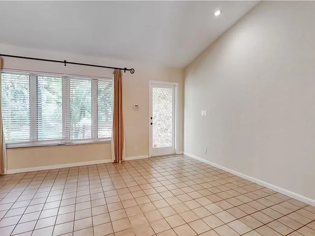 10890 SW 83rd Ave — Photo 11