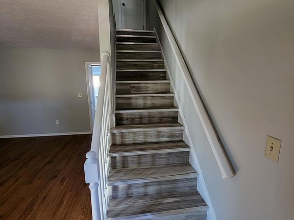 3rd image of 7723 Scofield Ct