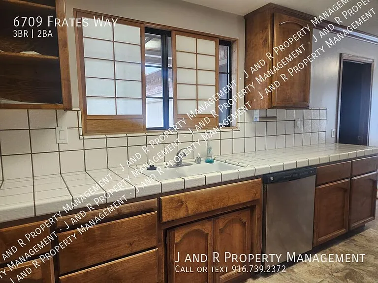 6709 Frates Way — Photo 8