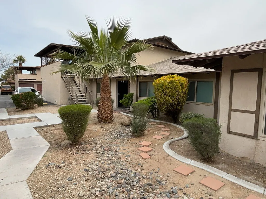 2 bed, 1.0 bath, 950 sqft, $1,150 — Photo 2