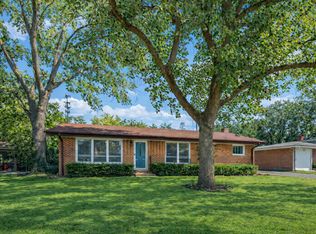 513 Edens Ln, Northfield, IL 60093