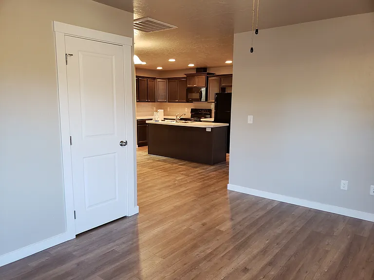 8728 W Northview St — Photo 3