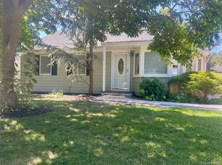20 Pequot Ln, East Islip, NY 11730