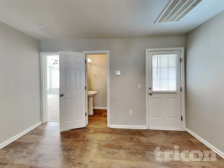 224 Barnevelder Dr — Photo 5