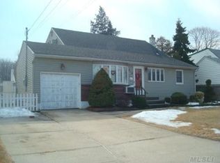 212 Bedell St, West Babylon, NY 11704
