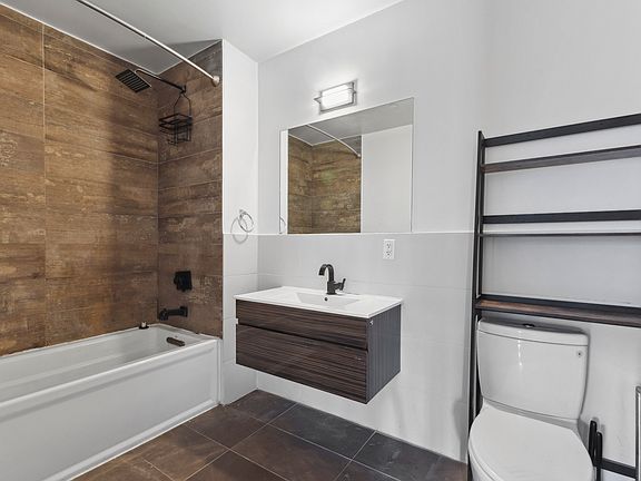 4th image of 42-60 Crescent St #4E