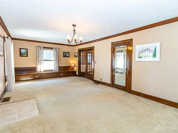 5th image of 304 N Main St