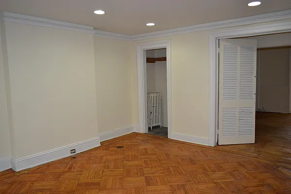 Rented by Gold Star | media 4