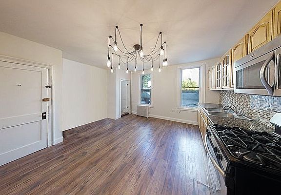 2nd image of 172 Bedford Ave #2A