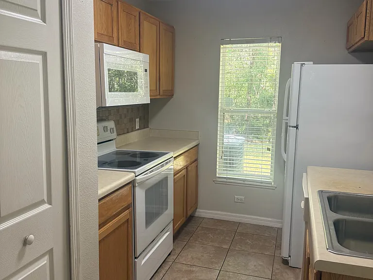 2714 Merrieweather Ln — Photo 4