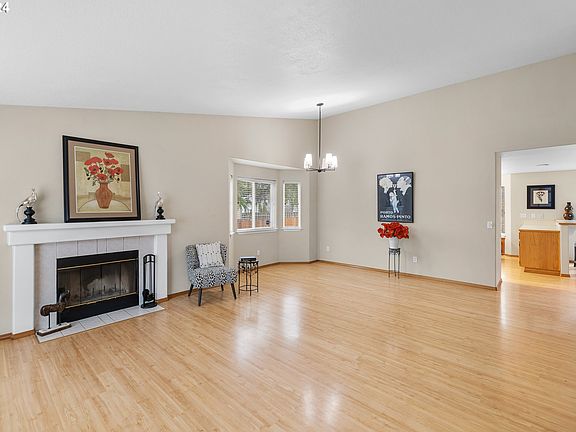 5th image of 859 SE Beaver Creek Ln