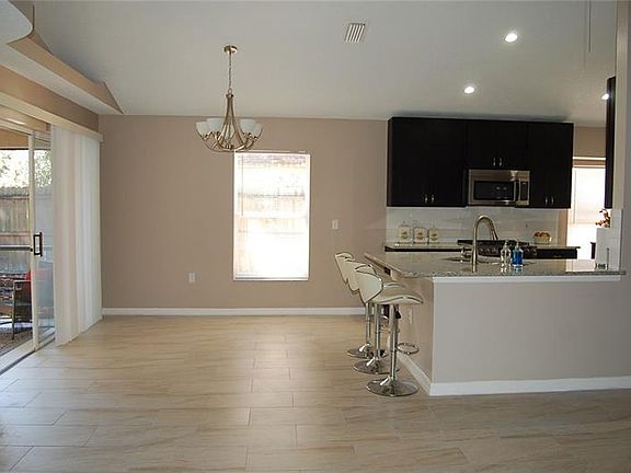 5th image of 315 Pine Springs Dr
