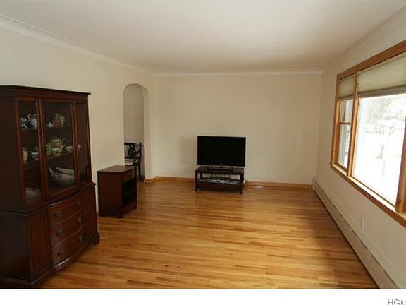 4th image of 238 Linda Ave