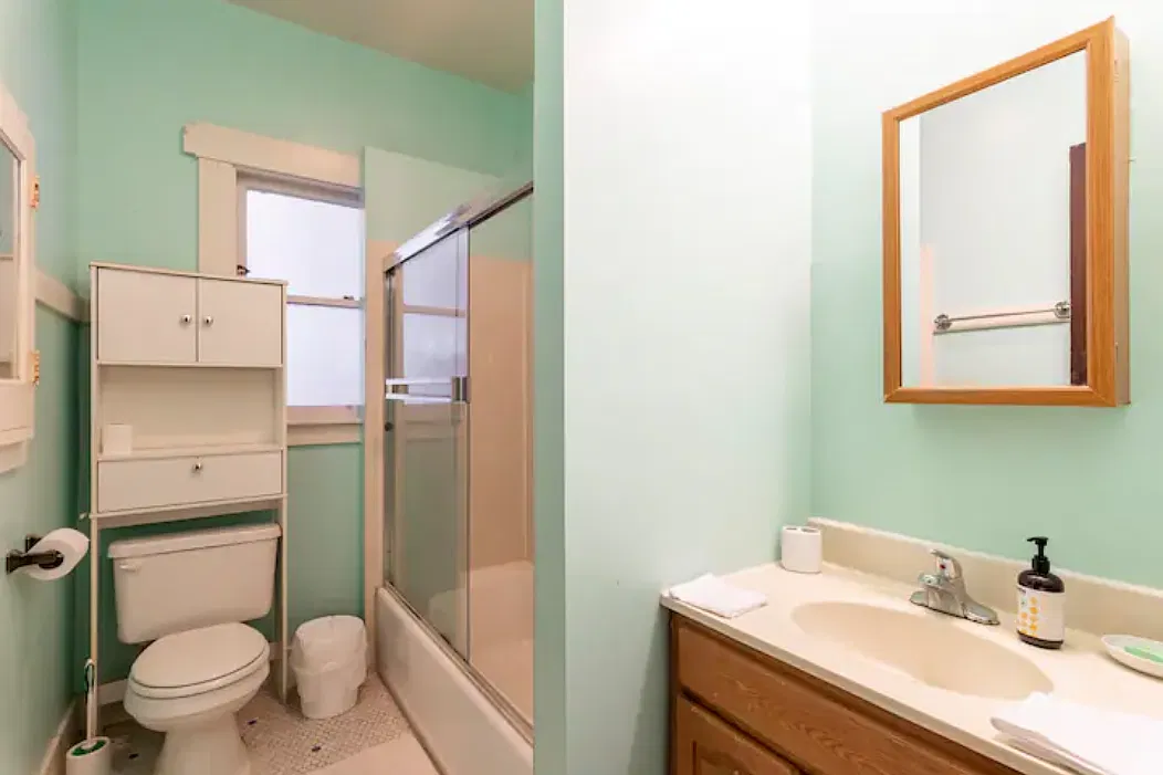 1 bed, 800 sqft, $2,400 — Photo 3