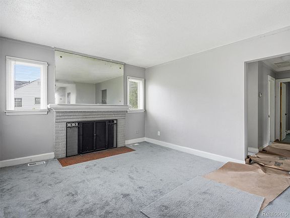 2nd image of 9586 Mansfield St