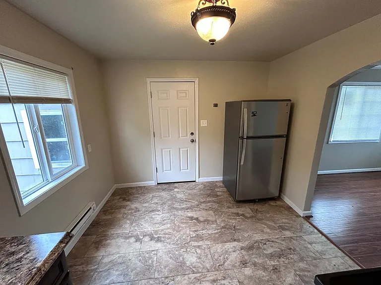 156 N Schoneman Ave — Photo 6