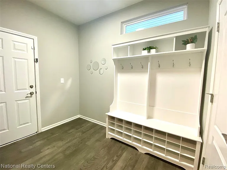 2835 Dillon Dr — Photo 11
