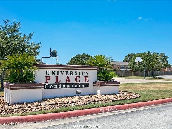 3rd image of 521 Sw Pkwy #302