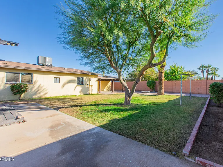 1813 E Ellis Dr — Photo 56