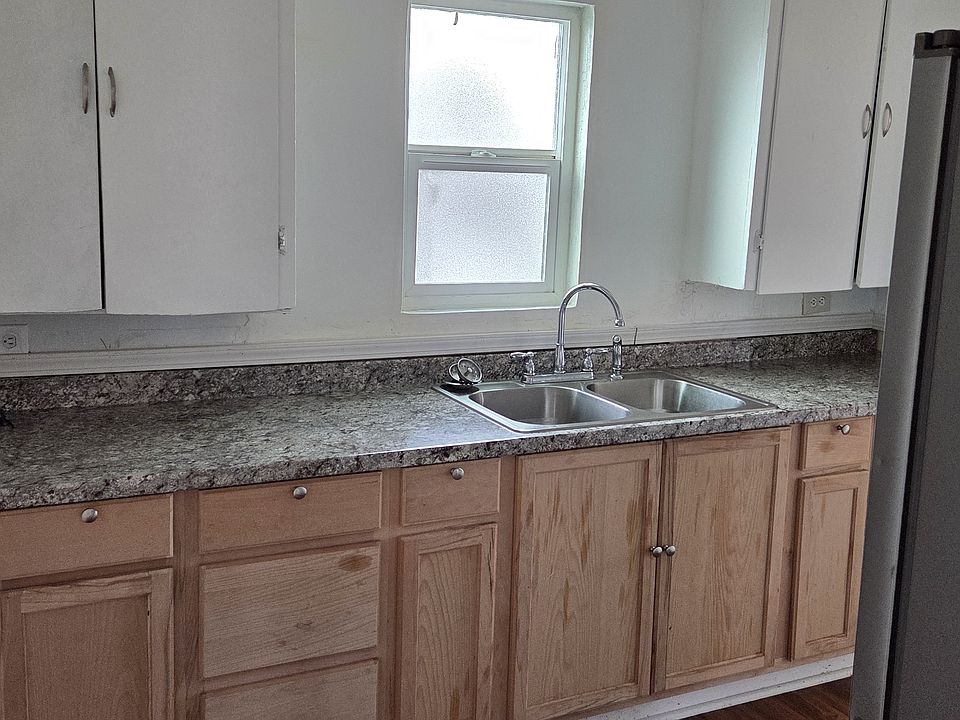 2nd image of 3700 Collins Rd