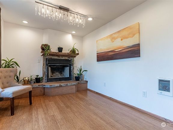 4th image of 5316 Stonegate Avenue NE