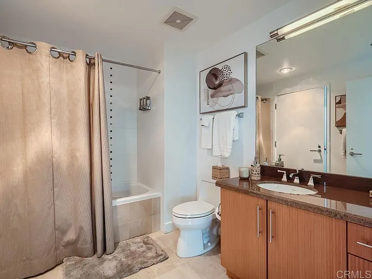 325 7th Ave #2101 — Photo 25