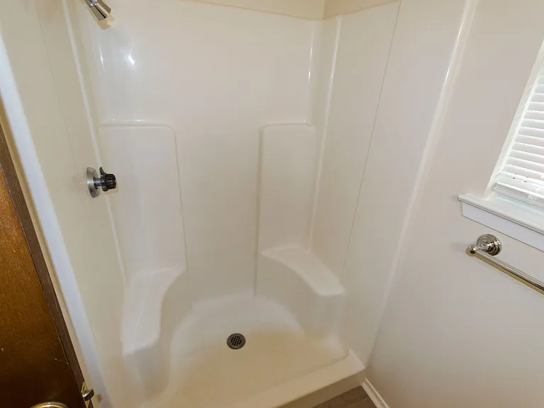 915 Todd Ln — Photo 12