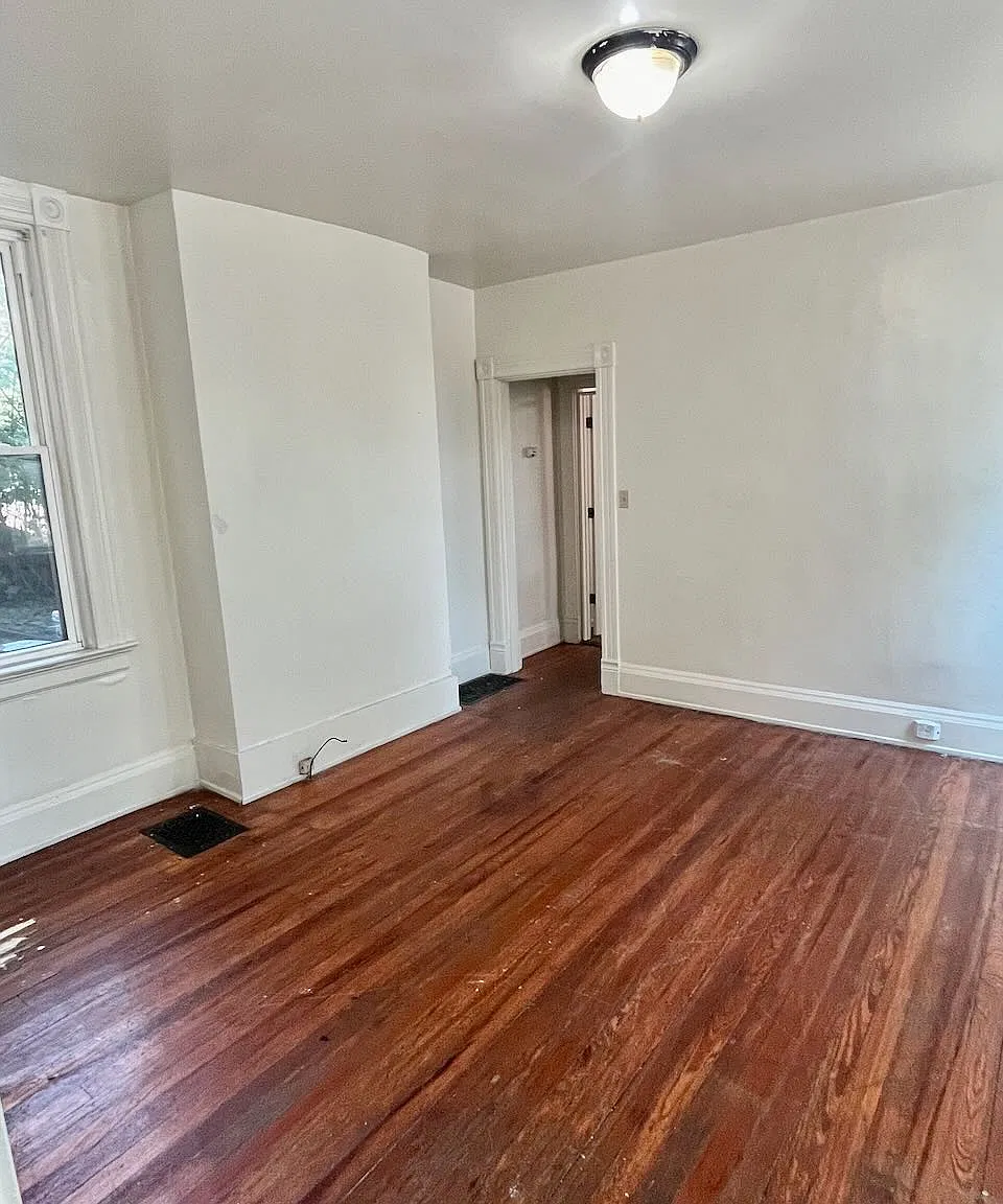 6 bed, 3000 sqft, $4,350 — Photo 2