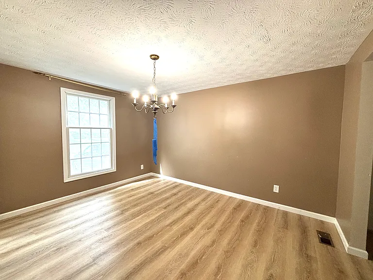 5835 Woodpine Ct — Photo 6