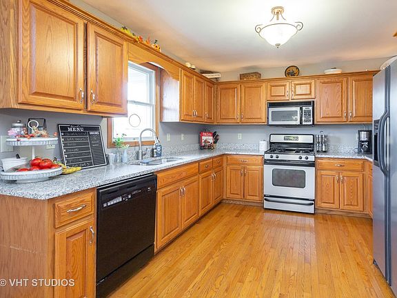 4th image of 180 W Iroquois St