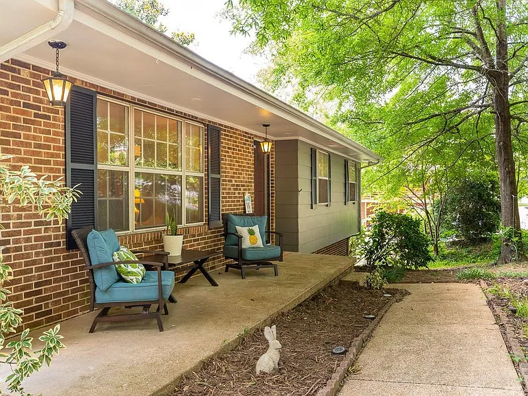 3212 Berkley Dr — Photo 2