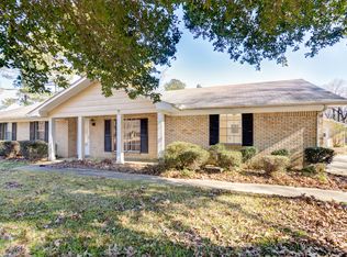 587 Lakeside Dr, Vicksburg, MS 39180